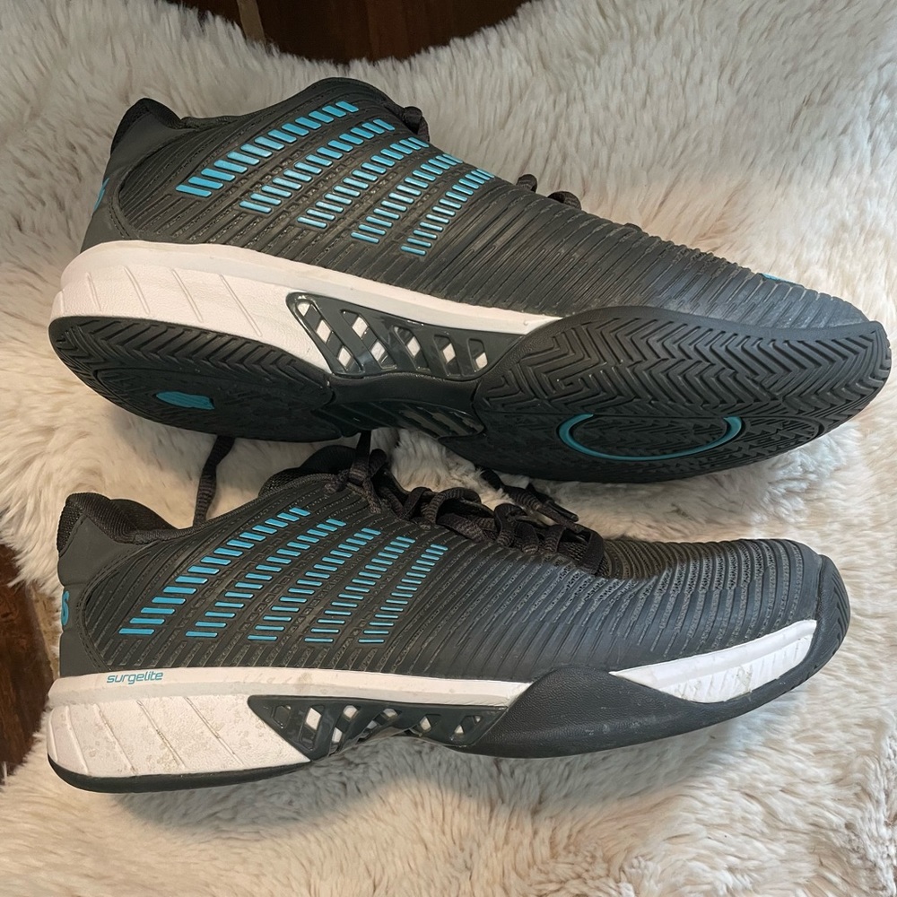 K-Swiss Hypercourt Express 2 Men’s Tennis shoes, size 9. Lightly used